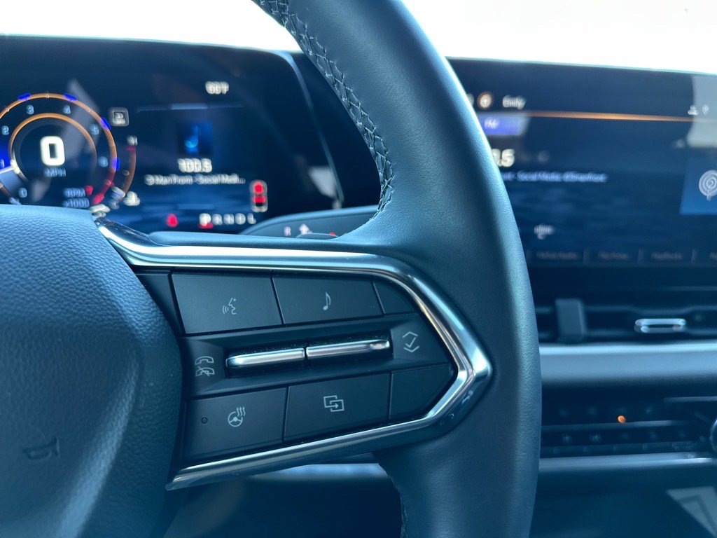 Used 2025 Chevrolet Equinox LT w/ Convenience Package II image 17