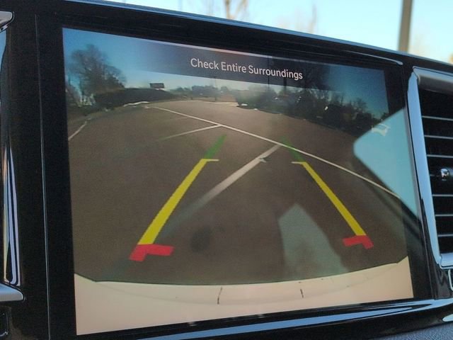 Used 2024 Chrysler Pacifica Touring-L image 23