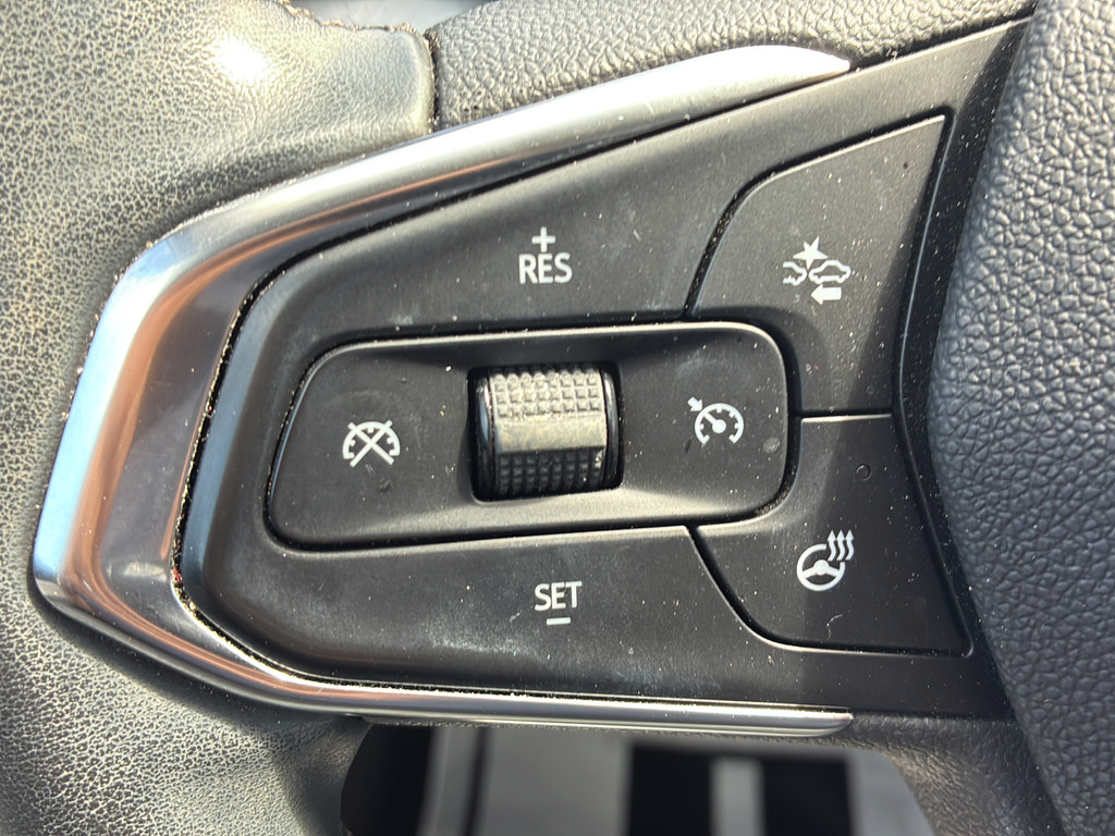 Used 2024 Chevrolet Trax LT w/ Driver Confidence Package FWD image 33
