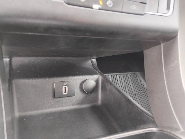 Used 2017 Ford Fusion SE w/ Fusion SE Technology Package AWD/4WD image 17