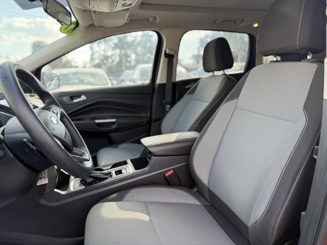 Used 2017 Ford Escape SE FWD image 12