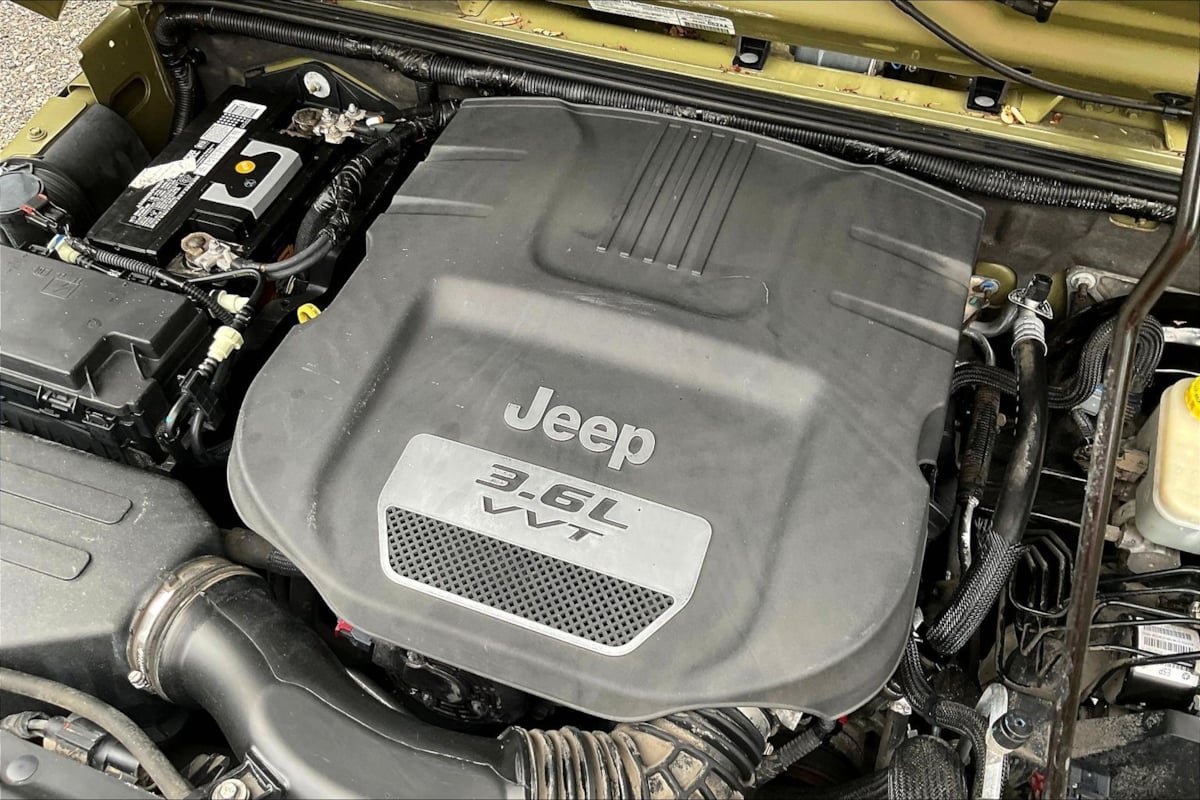Used 2013 Jeep Wrangler Sport AWD/4WD image 29