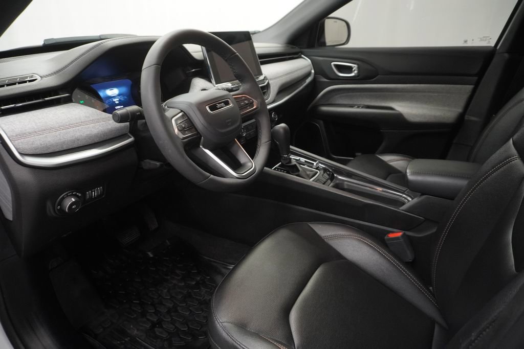 Certified 2024 Jeep Compass Latitude AWD/4WD image 17