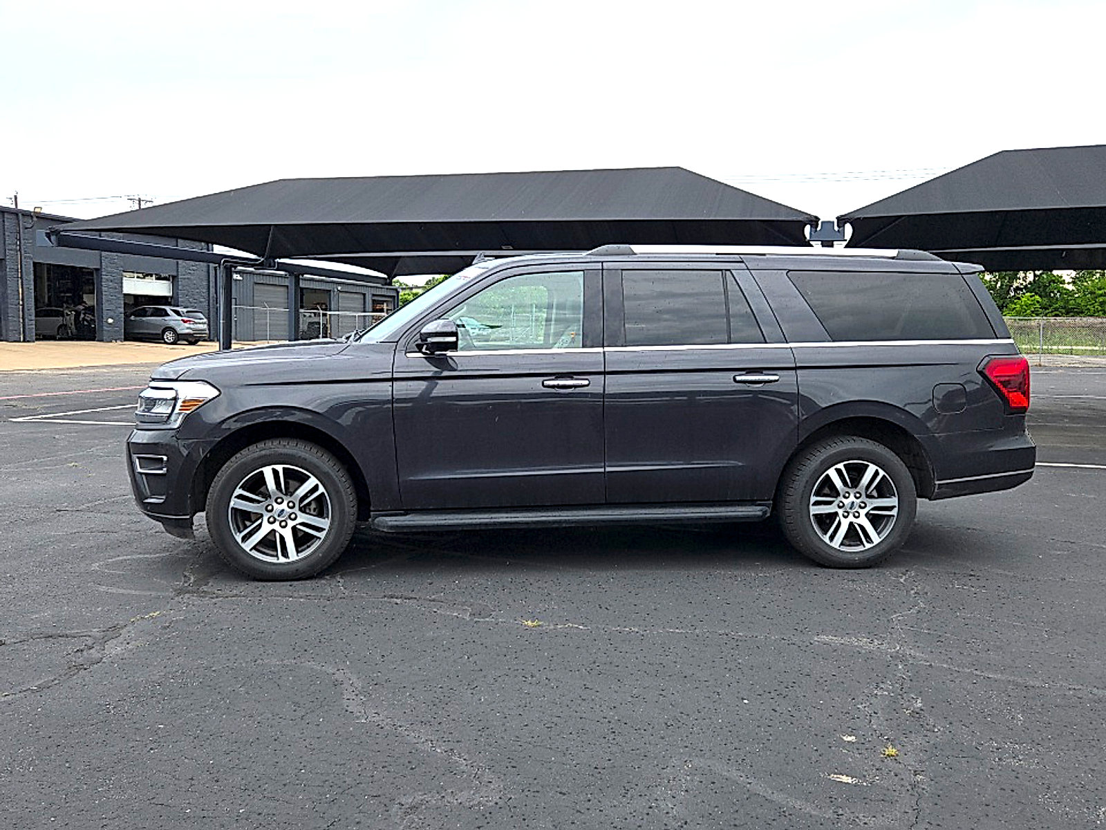 Used 2024 Ford Expedition Max Limited RWD image 4
