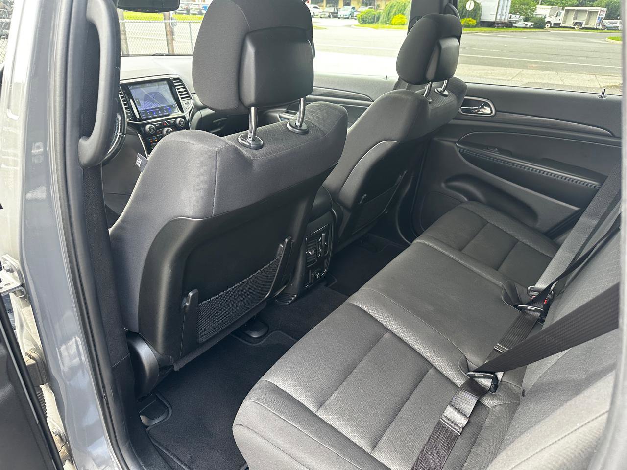 Used 2019 Jeep Grand Cherokee Laredo image 18