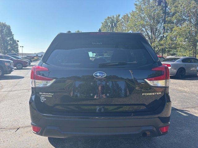 Used 2023 Subaru Forester Premium image 4