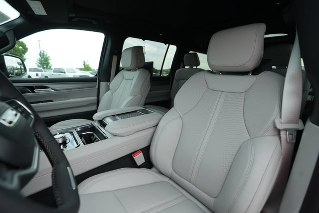 New 2026 Jeep Grand Wagoneer L Limited w/ Premium Group II AWD/4WD image 44