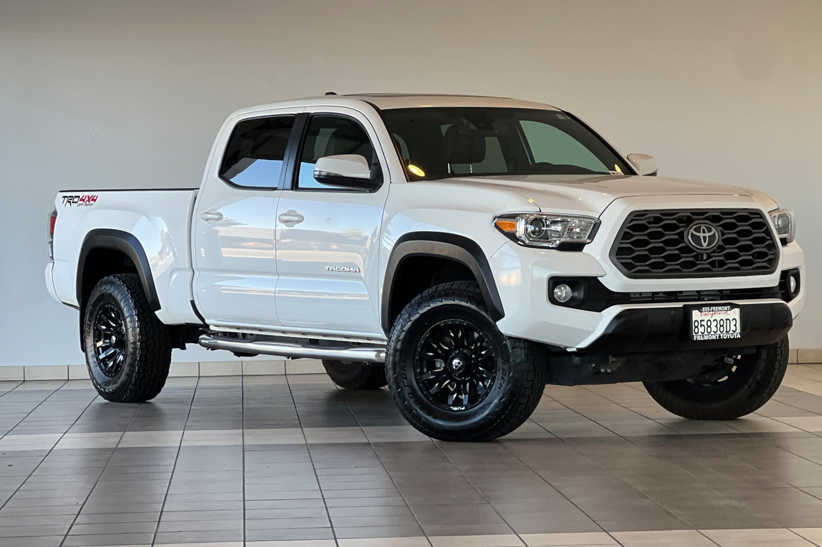 Certified 2021 Toyota Tacoma TRD Off-Road w/ TRD Premium Off Road Package AWD/4WD image 2