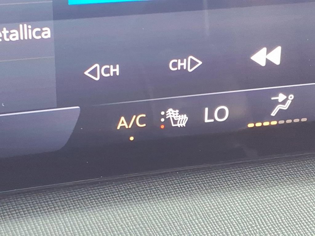 Used 2025 Buick Enclave Preferred image 18