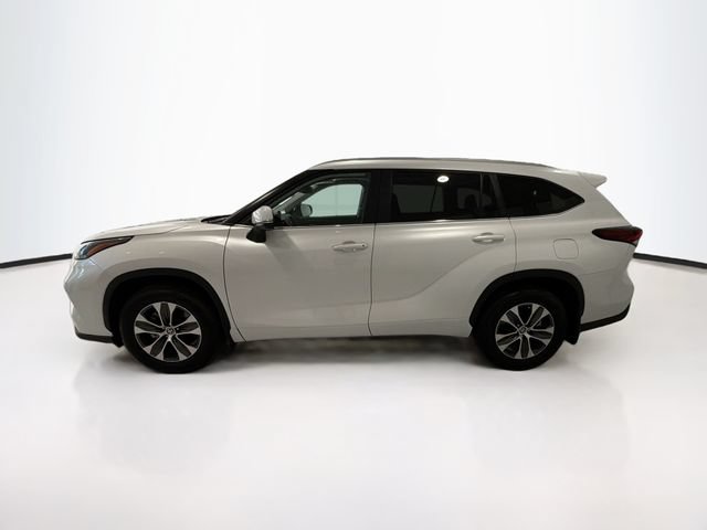 Certified 2026 Toyota Highlander XLE AWD/4WD image 4