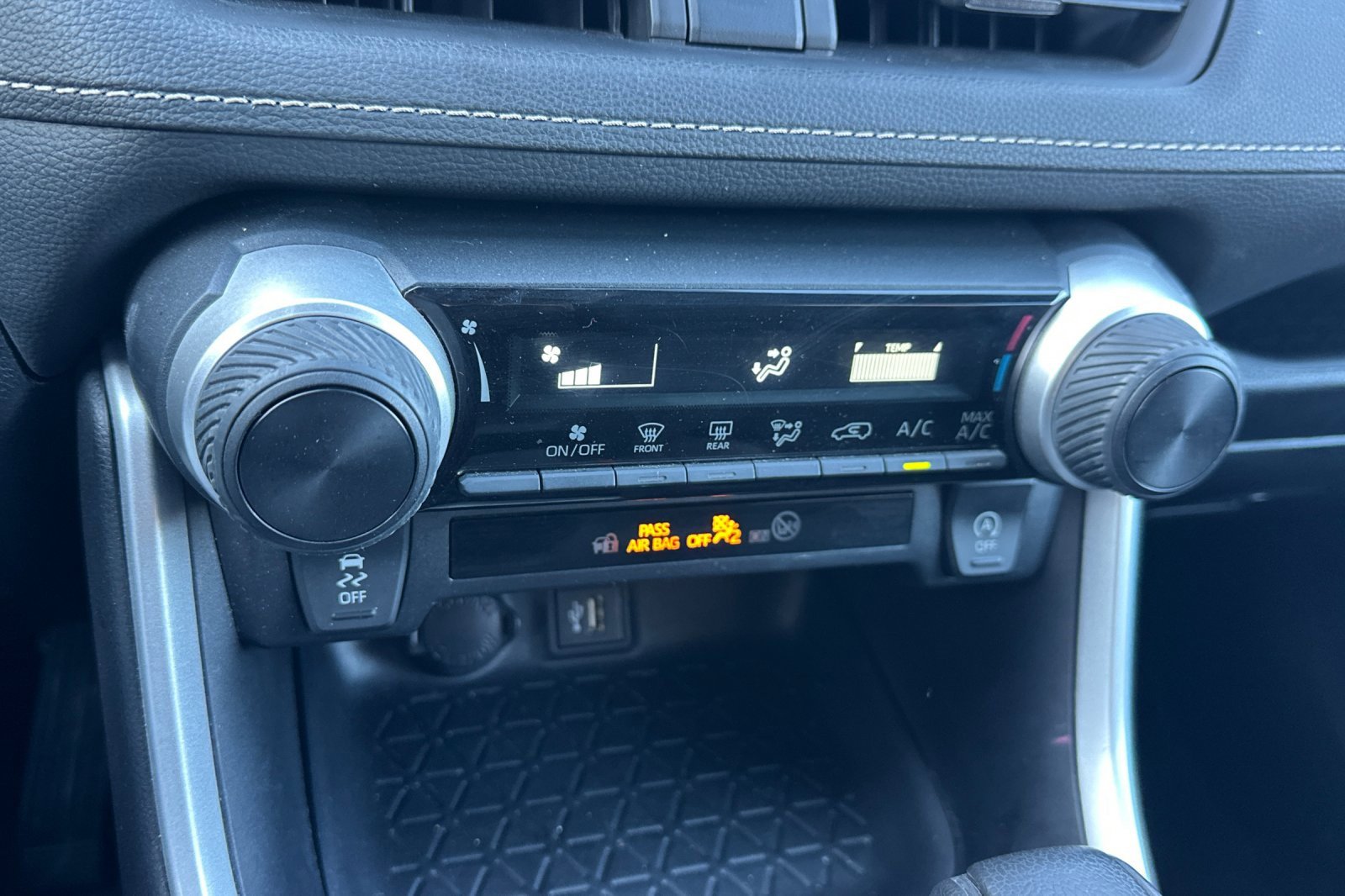 Used 2024 Toyota RAV4 LE image 28