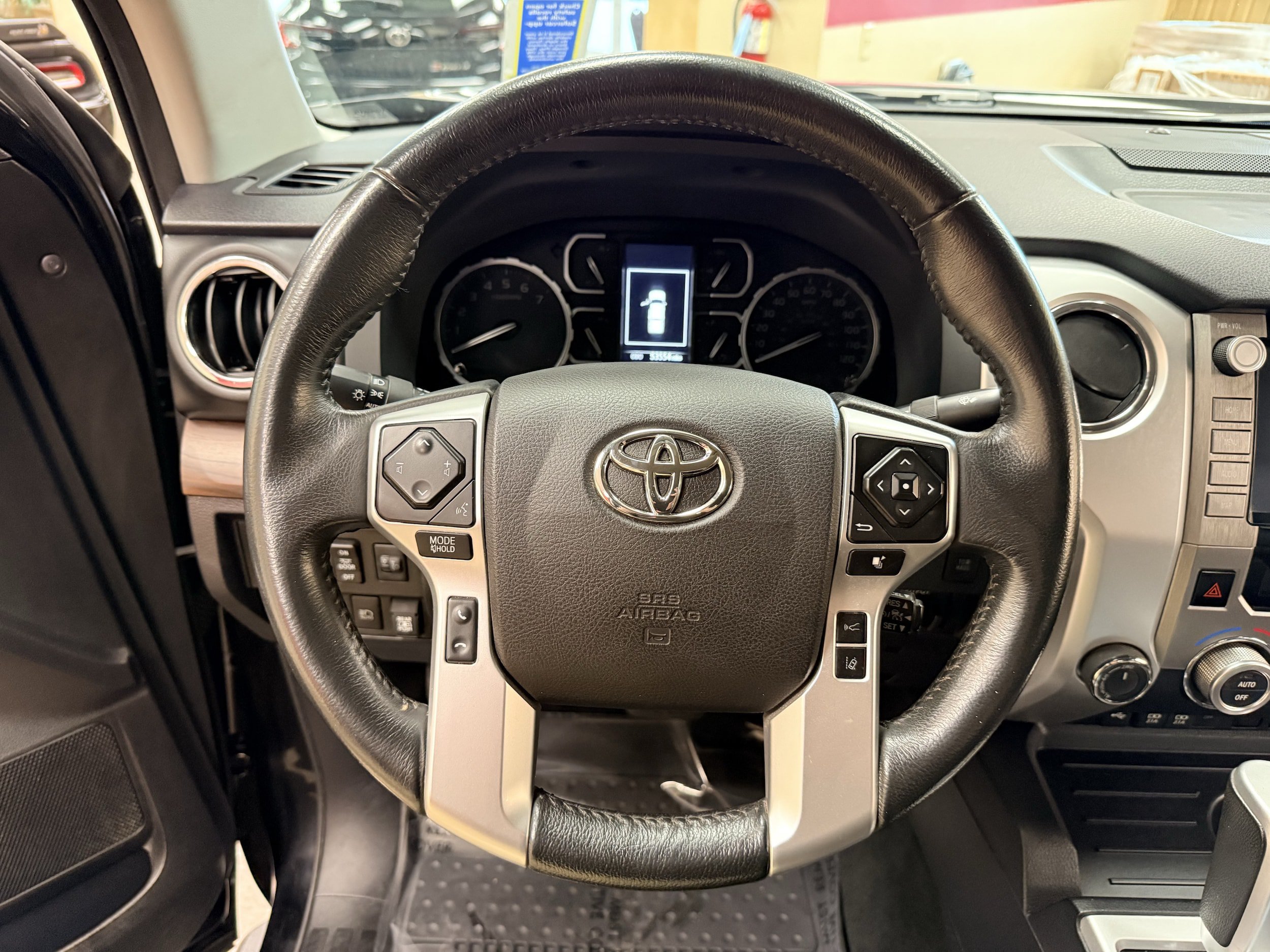 Used 2021 Toyota Tundra Limited w/ Limited Premium Package AWD/4WD image 28