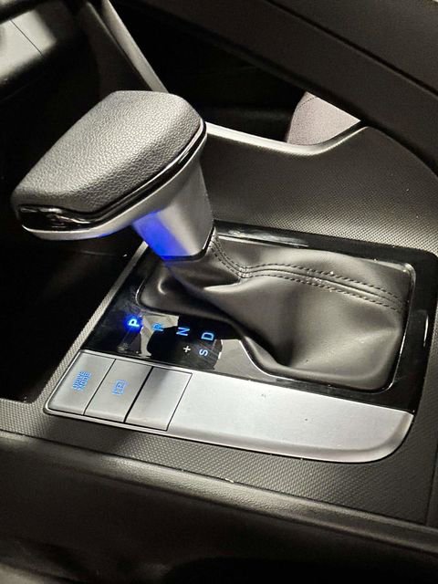 Certified 2025 Hyundai Elantra SE FWD image 18