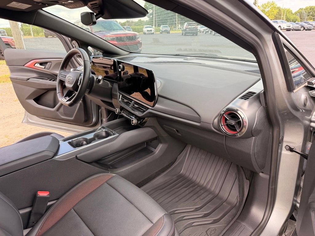 Used 2024 Chevrolet Equinox EV RS FWD image 28