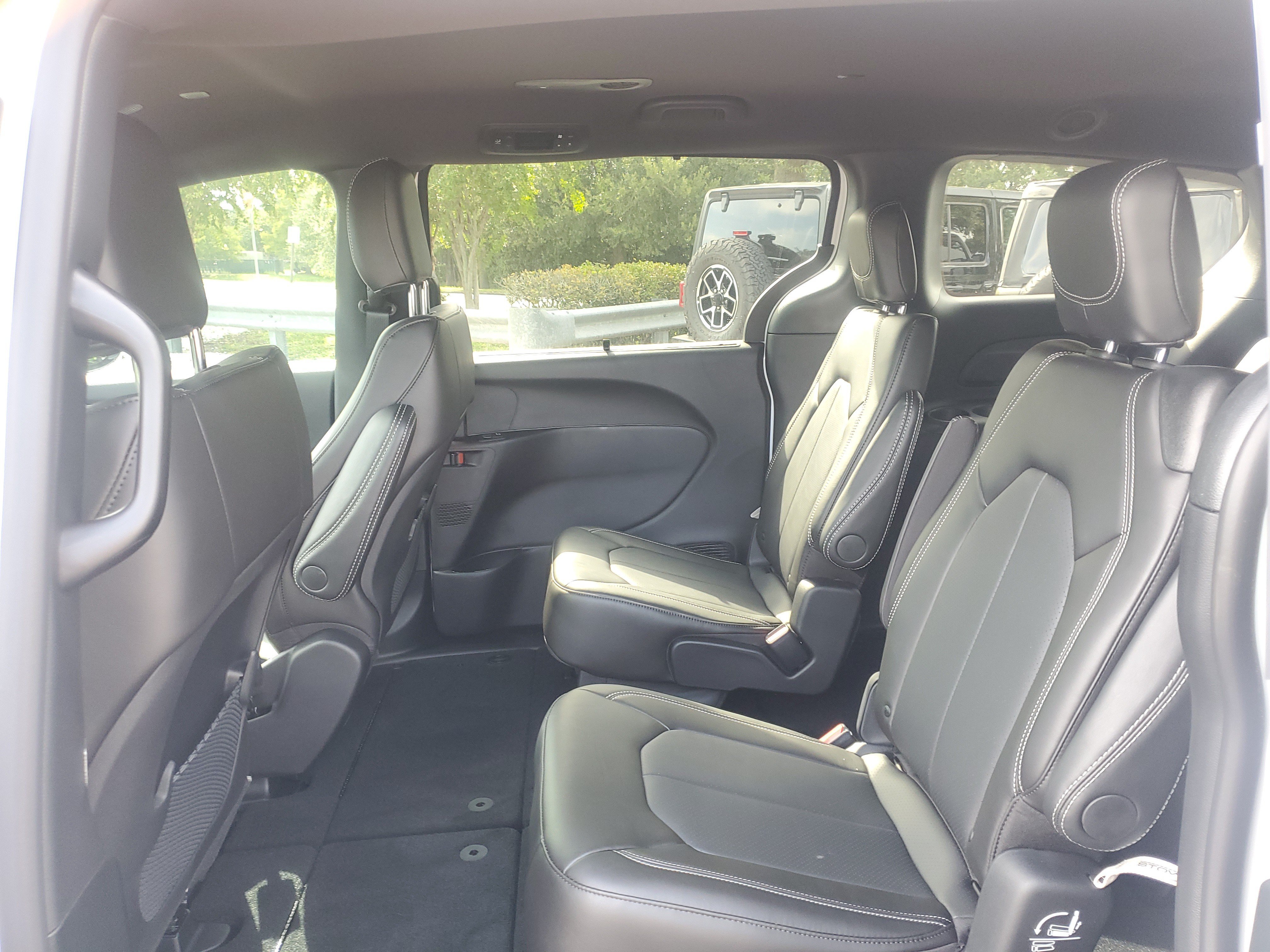 New 2027 Chrysler Pacifica LX FWD image 9