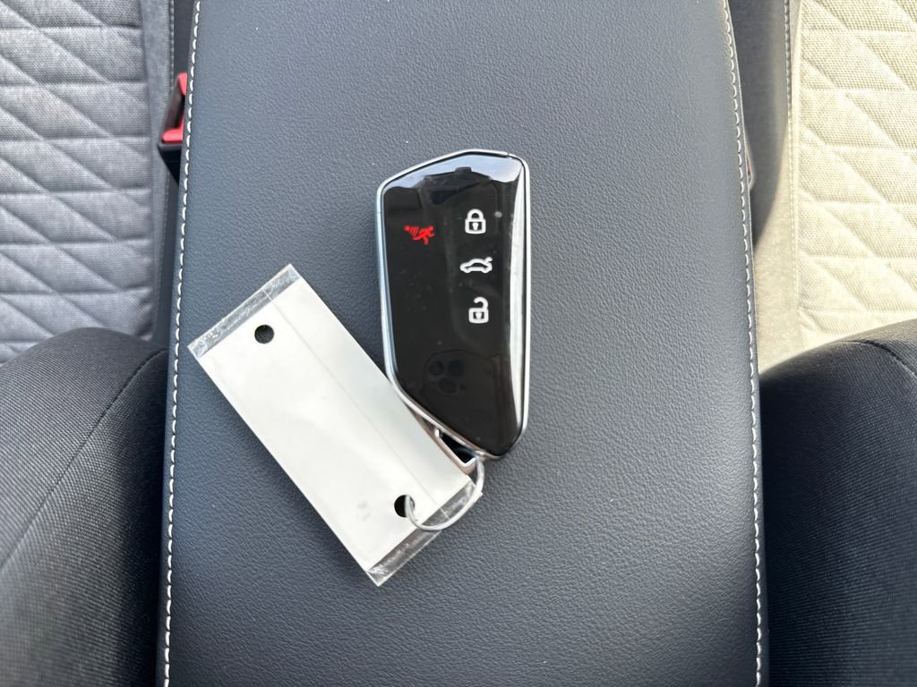 Used 2025 Volkswagen Tiguan S image 32