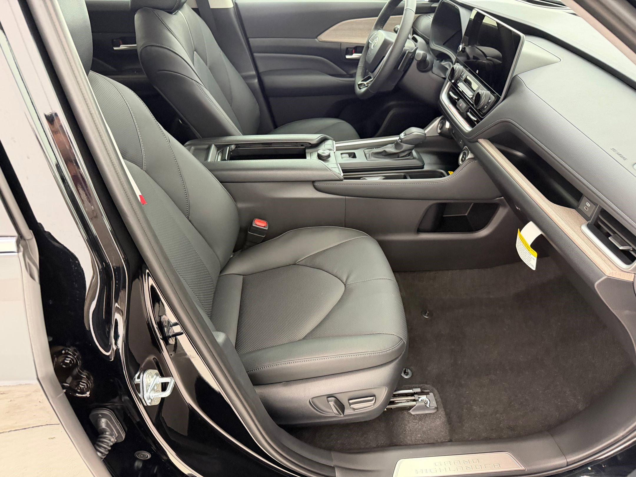 Used 2026 Toyota Grand Highlander Platinum image 29
