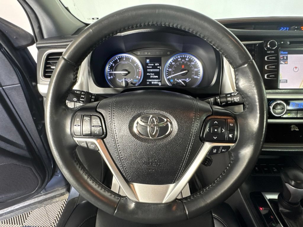 Used 2019 Toyota Highlander XLE AWD/4WD image 17