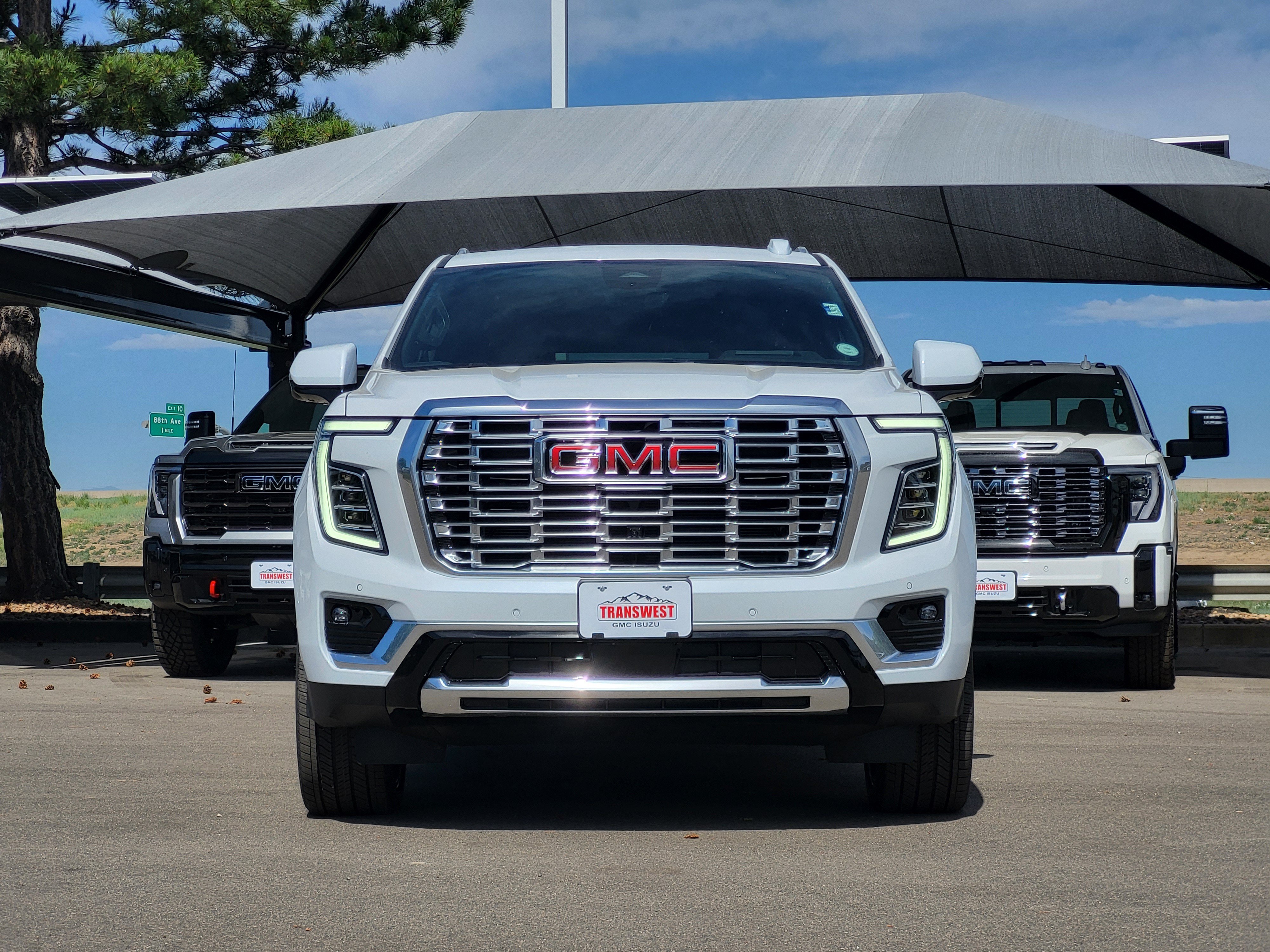 New 2026 GMC Yukon XL Denali w/ Denali Reserve Package AWD/4WD image 2