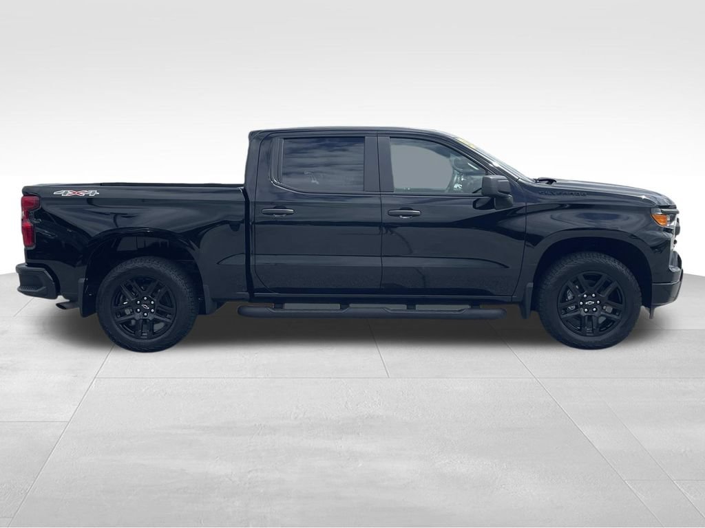 Used 2023 Chevrolet Silverado 1500 Custom w/ 2.7L Blackout Package AWD/4WD image 2