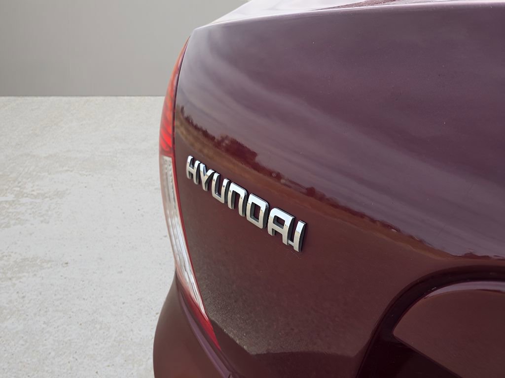 Used 2010 Hyundai Accent GLS image 11