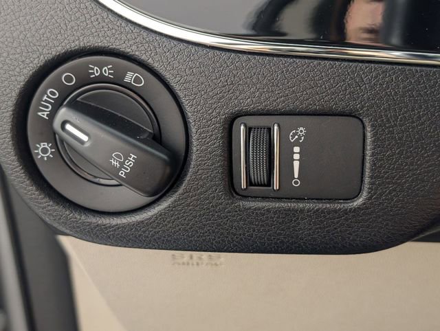 Used 2019 Dodge Grand Caravan SXT FWD image 14