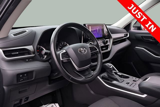 Used 2023 Toyota Highlander LE image 13