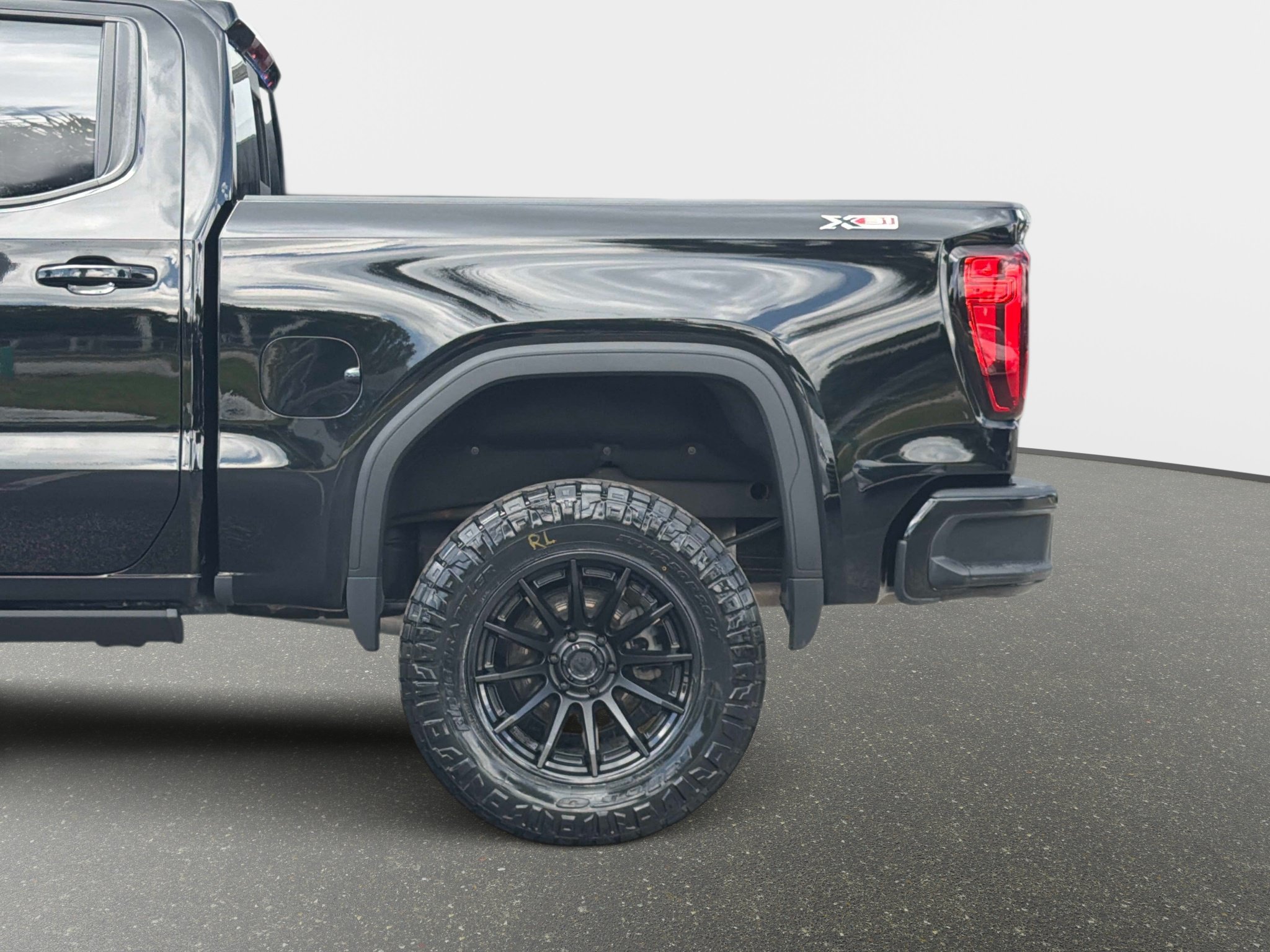 Used 2024 GMC Sierra 1500 Elevation w/ Preferred Package AWD/4WD image 10