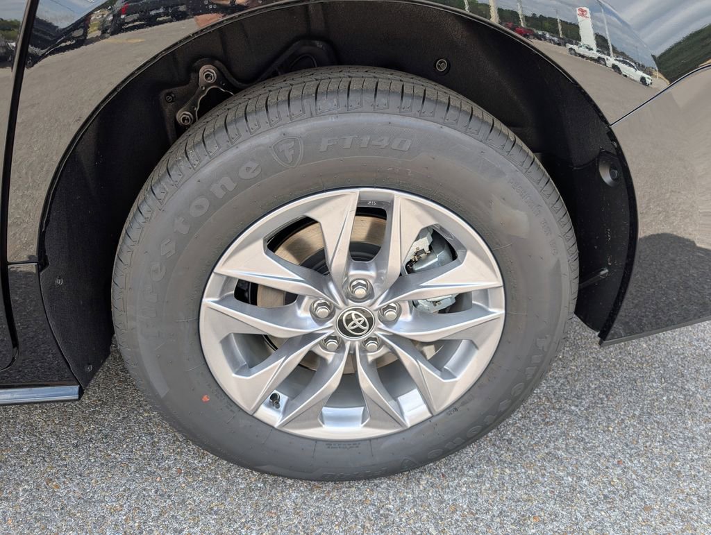 New 2026 Toyota Sienna XLE image 32