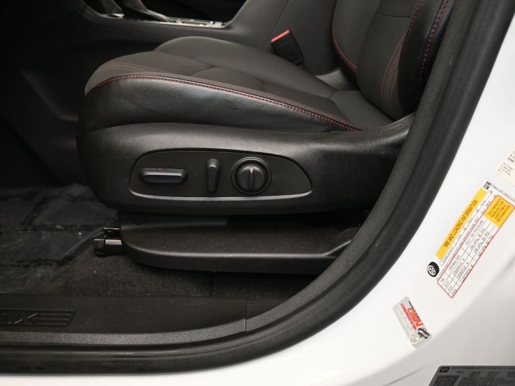 Used 2022 Chevrolet Equinox RS w/ Infotainment Package image 16