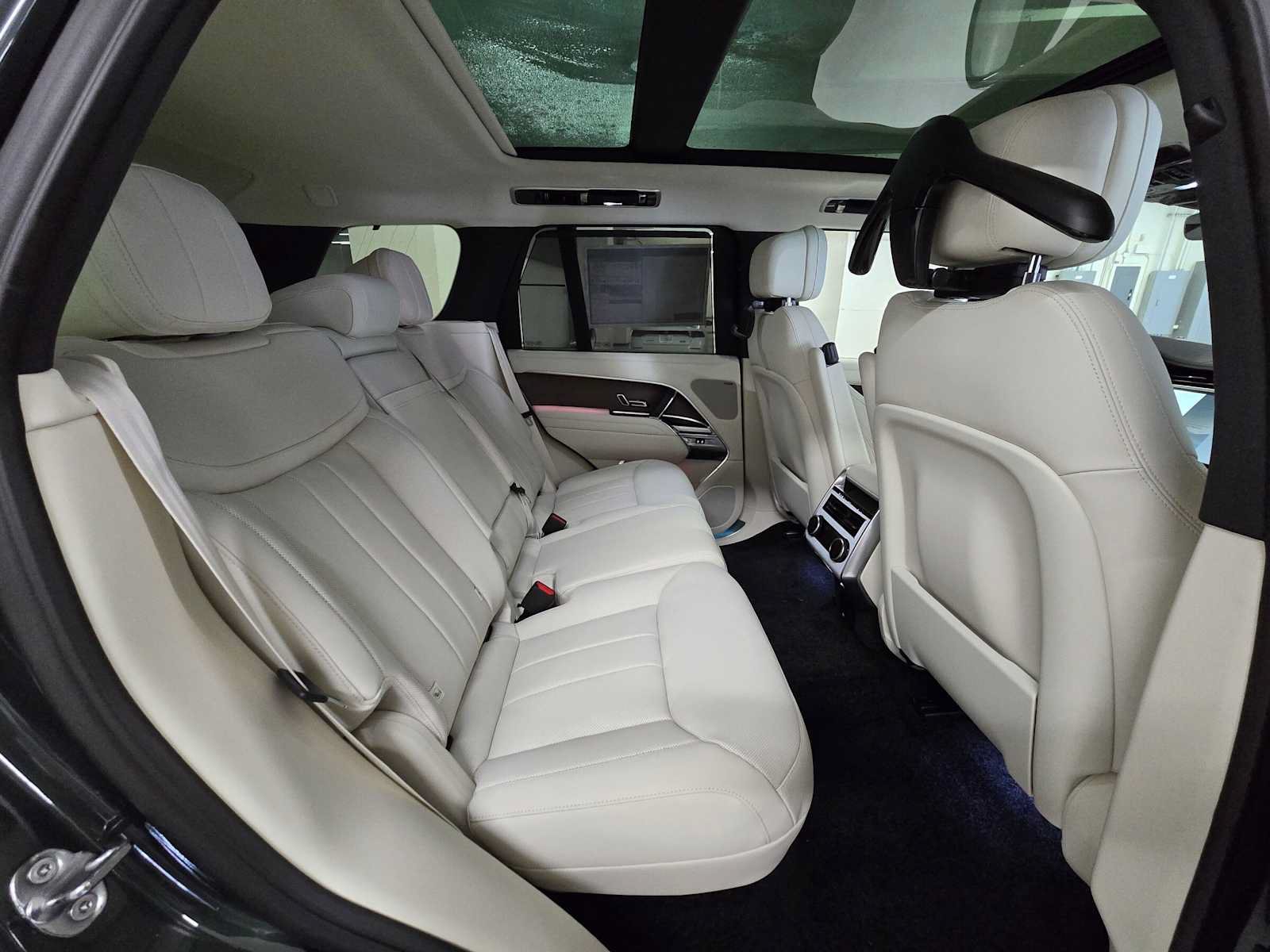 New 2026 Land Rover Range Rover SE AWD/4WD image 12