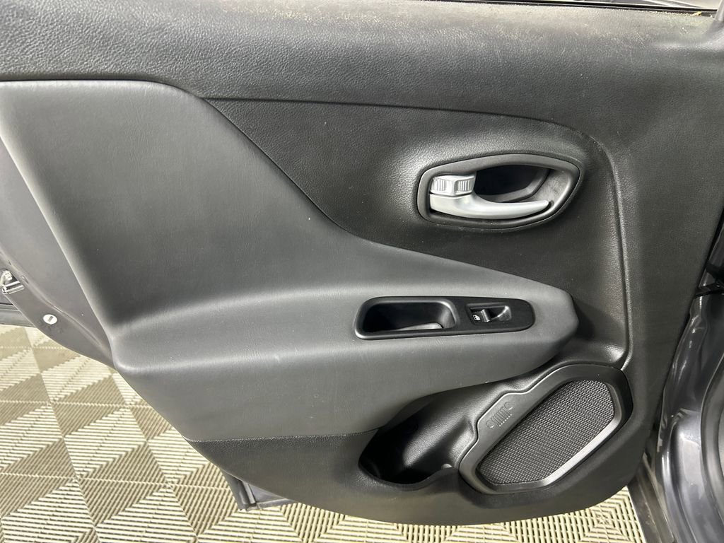 Used 2023 Jeep Renegade Limited AWD/4WD image 16
