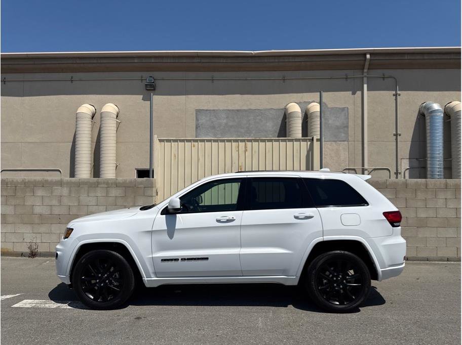 Used 2021 Jeep Grand Cherokee Laredo X image 15