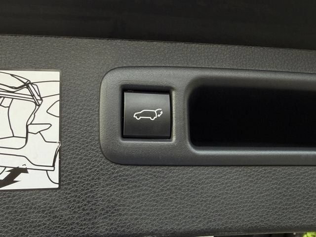 Used 2024 Toyota Highlander XLE AWD/4WD image 29