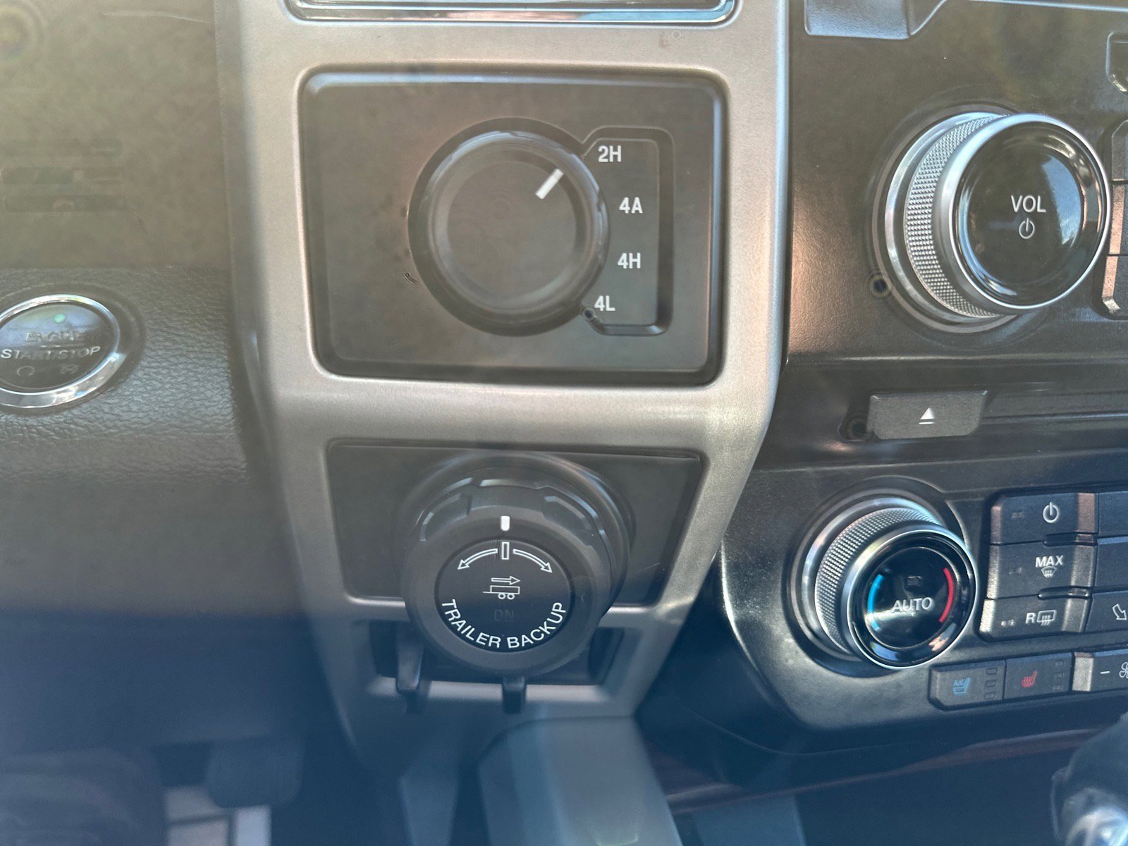 Used 2017 Ford F150 Lariat w/ Equipment Group 502A Luxury AWD/4WD image 40