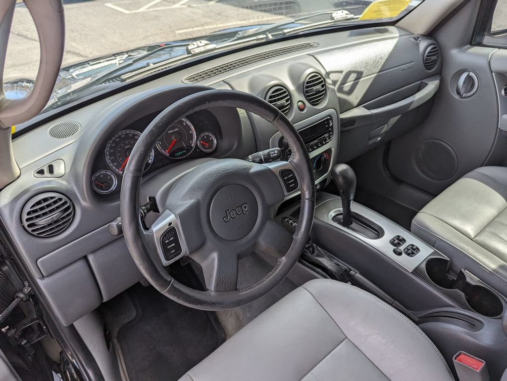 Used 2005 Jeep Liberty Limited AWD/4WD image 13