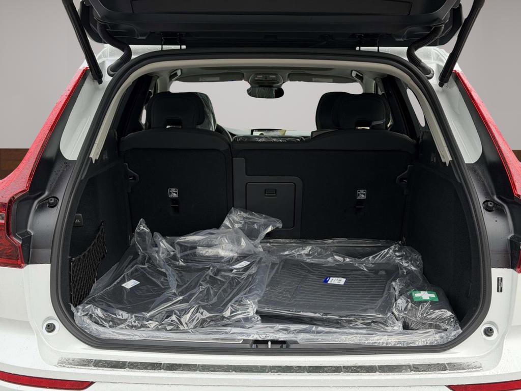 New 2026 Volvo XC60 T8 Plus AWD/4WD image 13