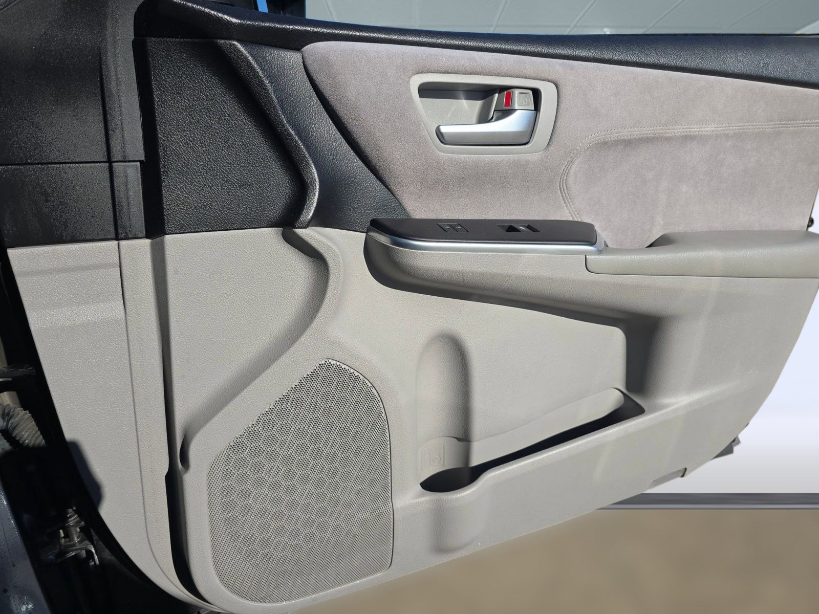 Used 2016 Toyota Camry XSE image 32