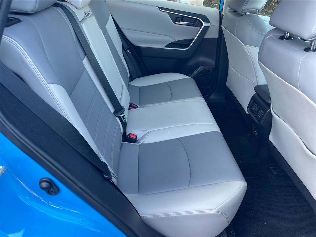 Used 2020 Toyota RAV4 XLE Premium image 18