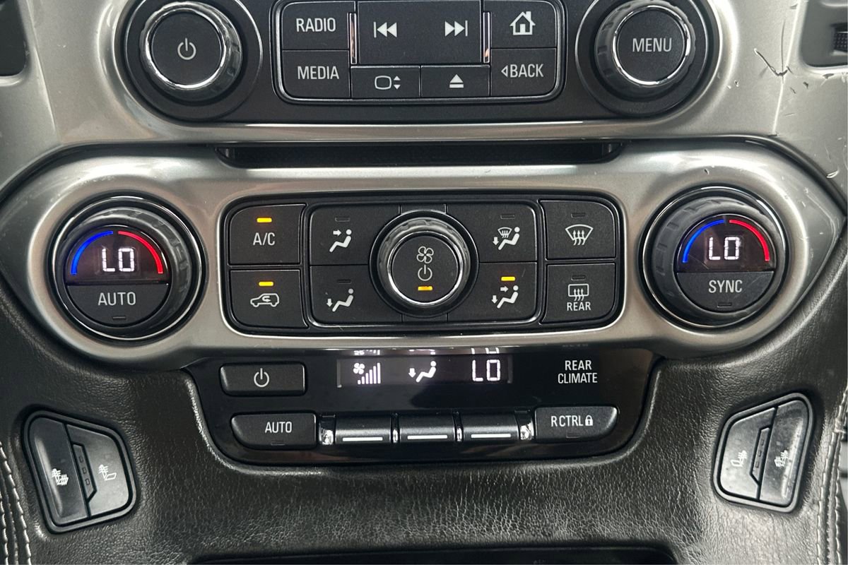 Used 2018 Chevrolet Suburban LT image 32