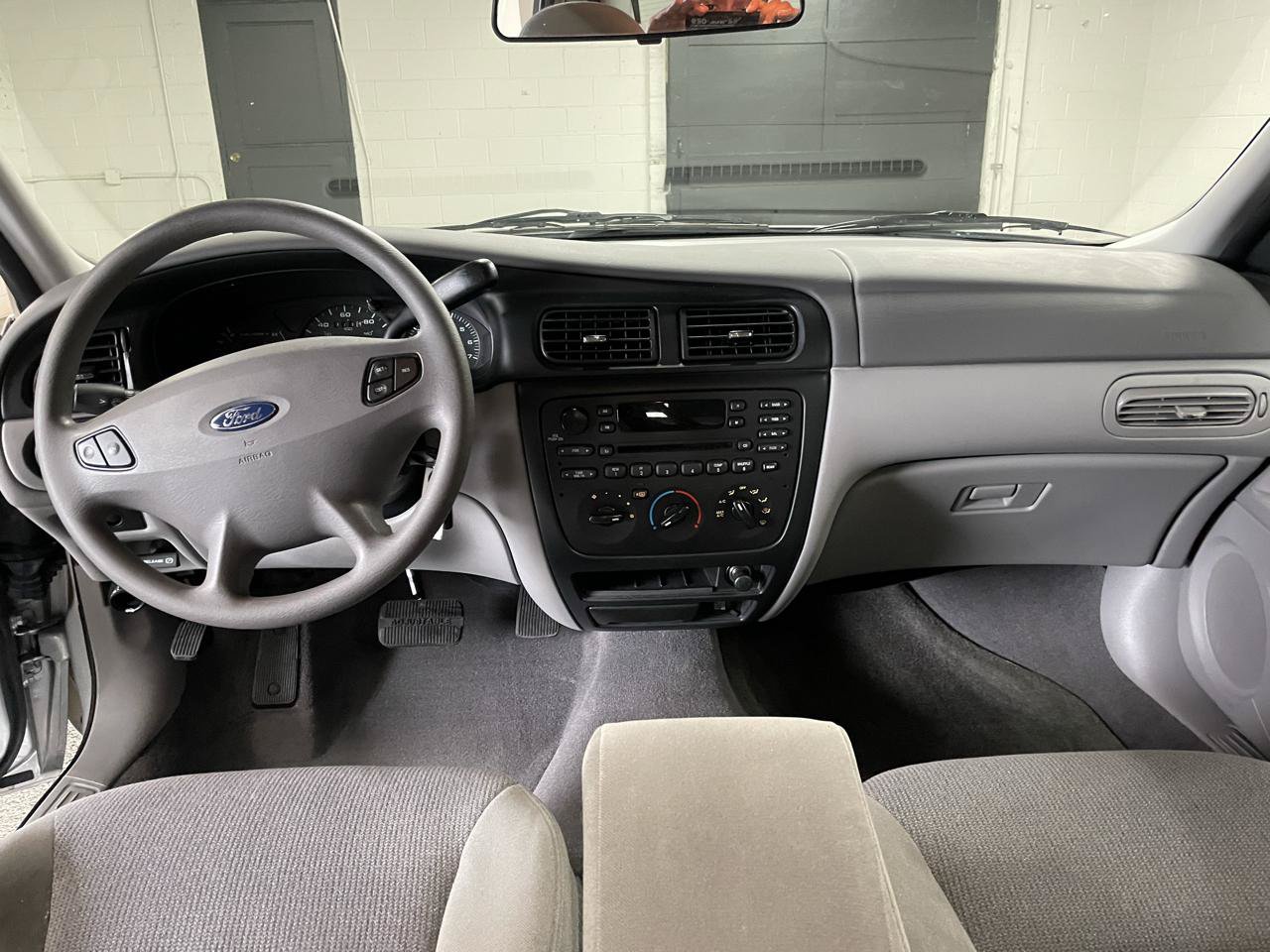 Used 2002 Ford Taurus SE FWD image 15