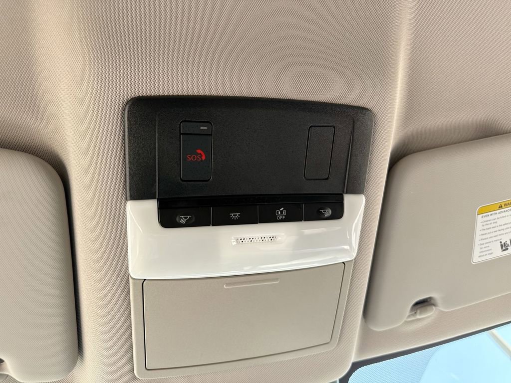 Used 2025 Nissan Rogue SV image 16