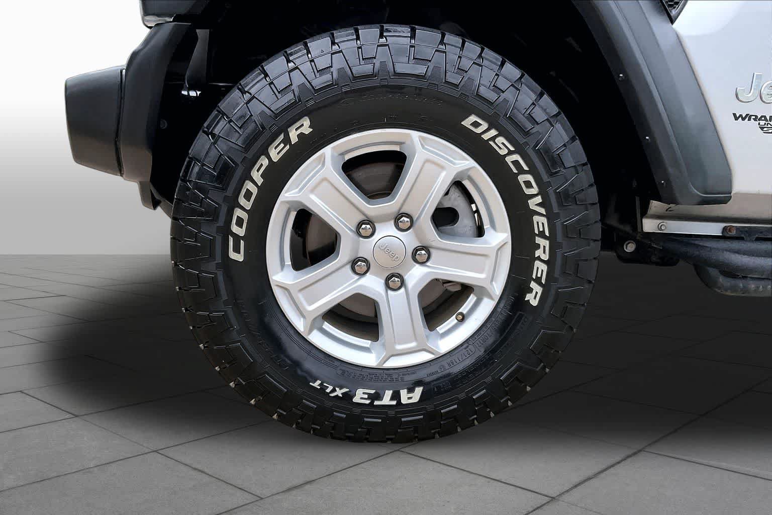 Used 2018 Jeep Wrangler Unlimited Sport S AWD/4WD image 10