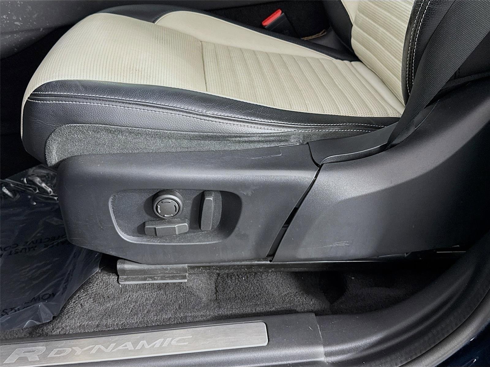 Used 2020 Land Rover Discovery Sport SE R-Dynamic image 22