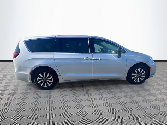 Used 2024 Chrysler Pacifica Select image 8