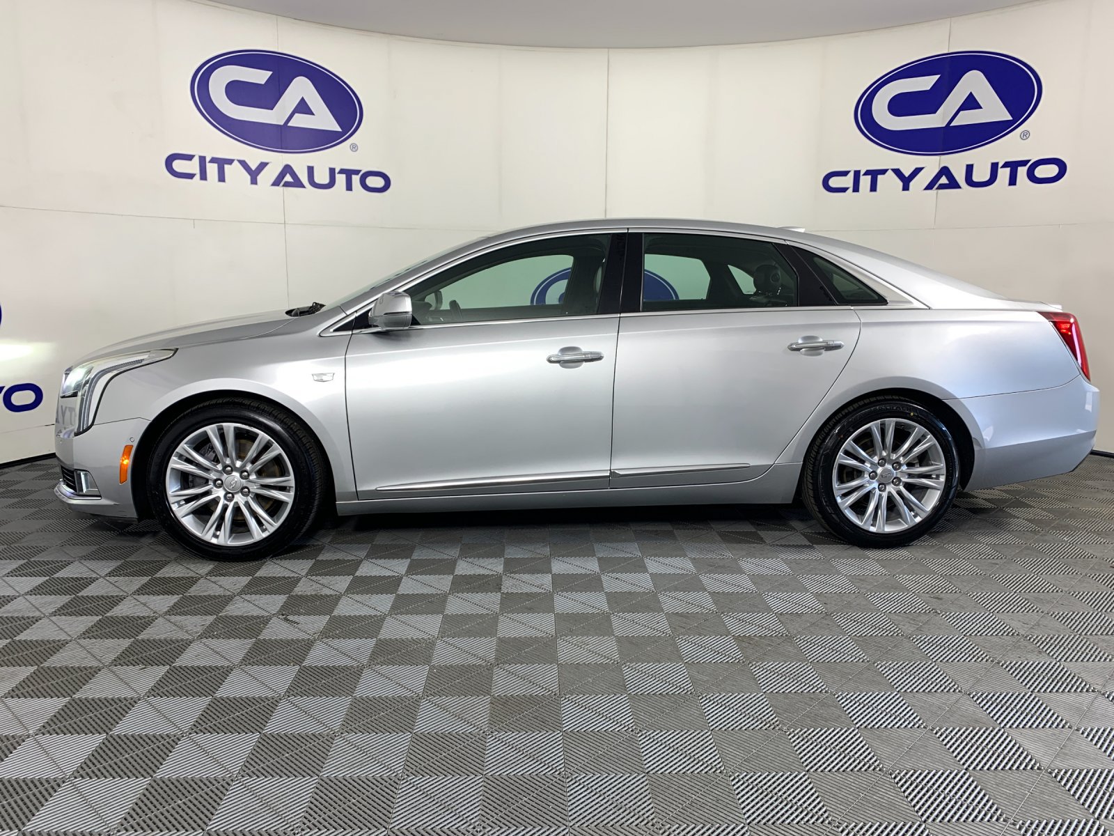 Used 2018 Cadillac XTS Luxury FWD image 6