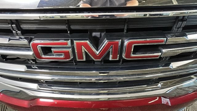 Used 2020 GMC Acadia SLE w/ Driver Convenience Package AWD/4WD image 8