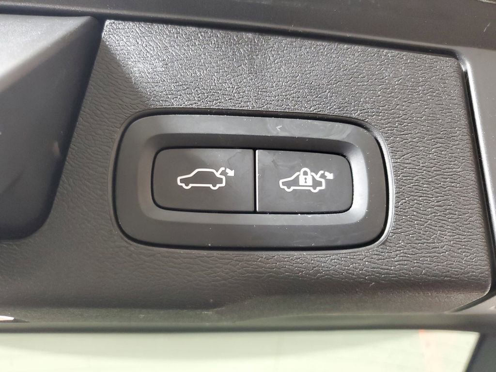 Certified 2024 Volvo XC60 B5 Plus w/ Protection Package Premier AWD/4WD image 10