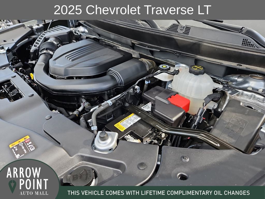 Used 2025 Chevrolet Traverse LT FWD image 14
