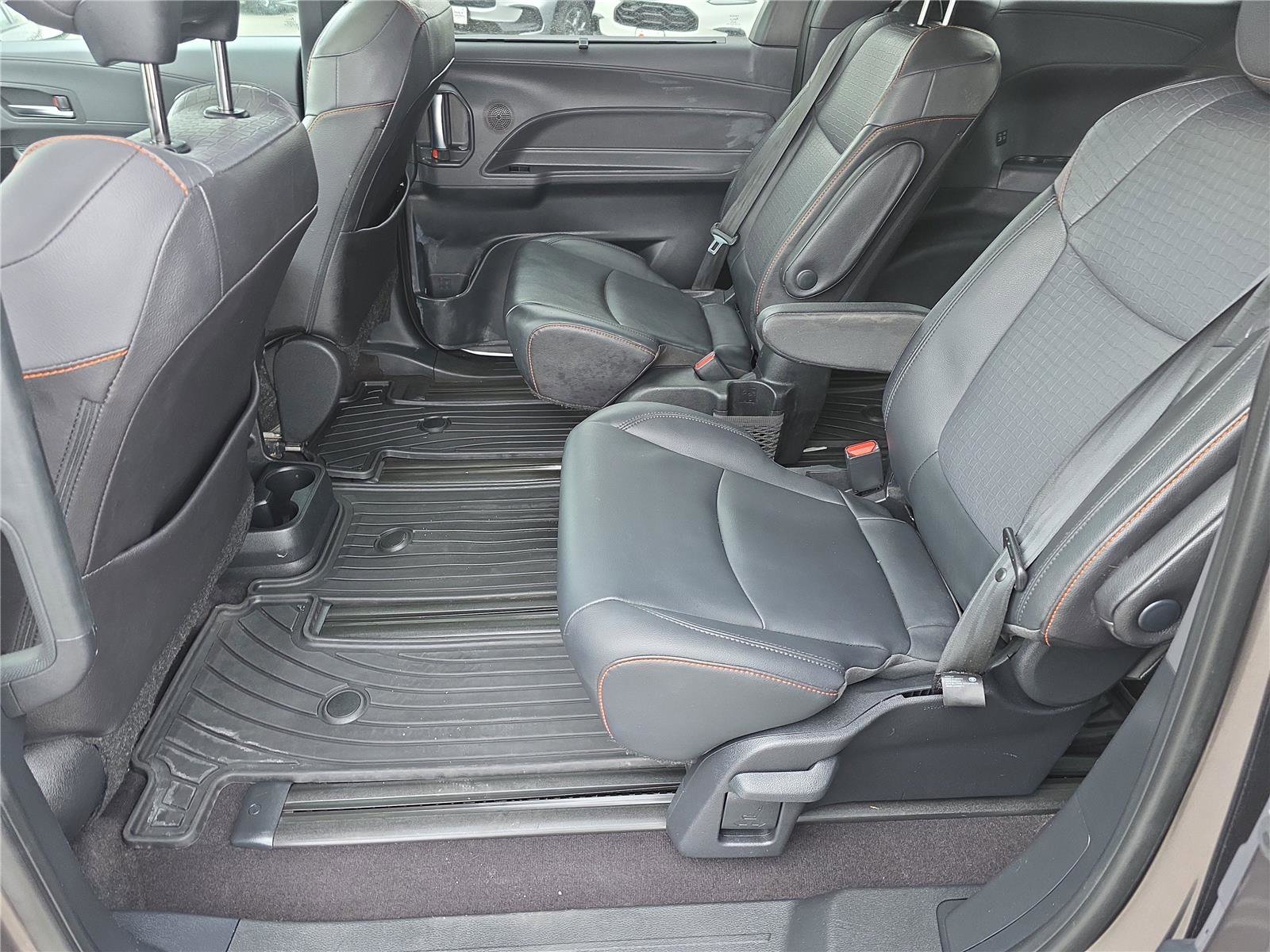 Used 2021 Toyota Sienna XSE w/ XSE Plus Package image 13